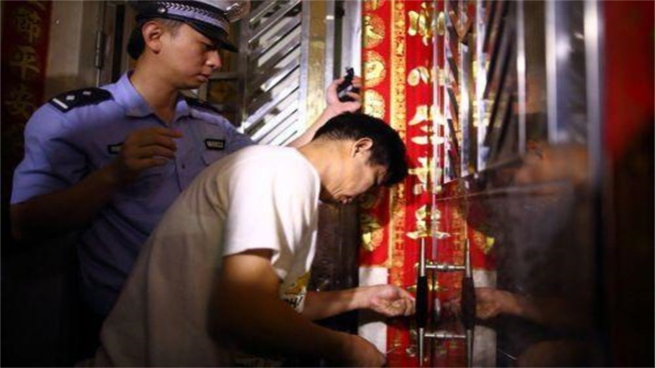 玉屏县请开锁师傅开了锁后，师傅